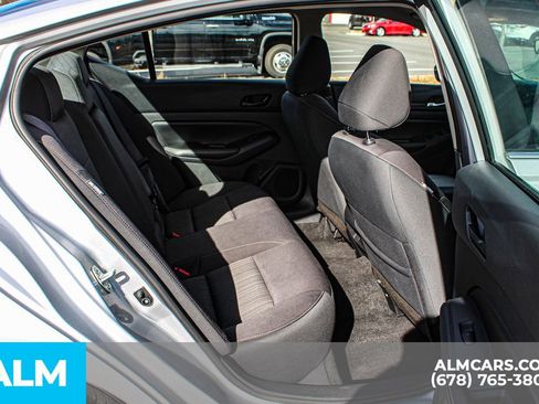 Used 2024 Nissan Altima 2.5 SV image 16