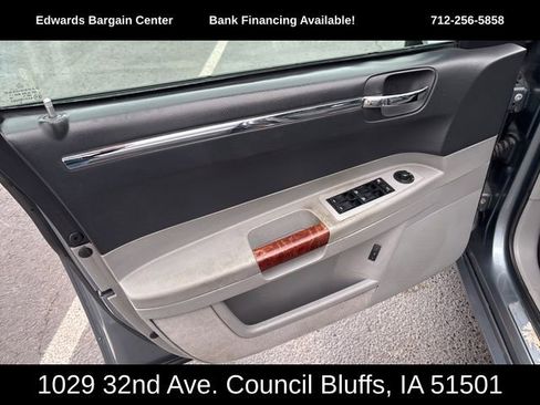 Used 2006 Chrysler 300 C w/ Navigation & Sound Group II image 17