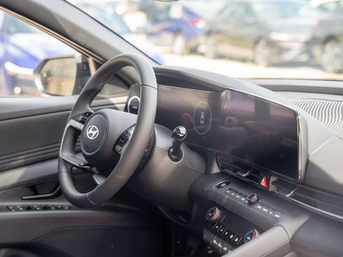 New 2025 Hyundai Elantra SEL image 11