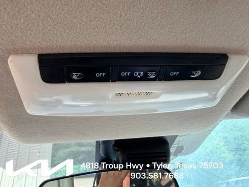 Used 2022 Nissan Versa SV FWD image 21