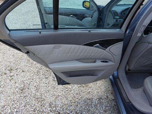 Used 2004 Mercedes-Benz E 500 4MATIC Sedan image 23