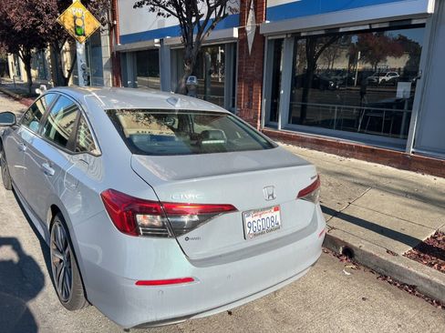 Used 2023 Honda Civic Touring image 3