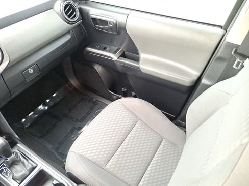Certified 2020 Toyota Tacoma SR5 image 12