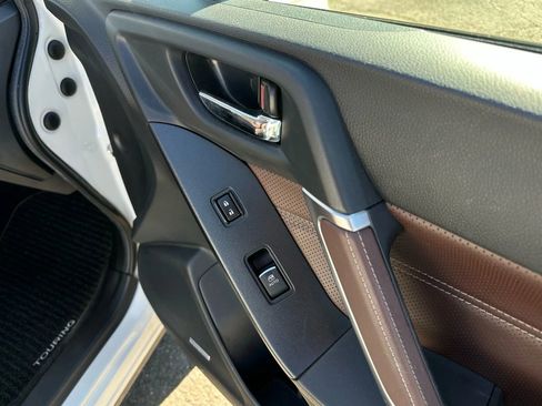 Used 2018 Subaru Forester 2.5i Touring w/ Popular Package #3B image 18