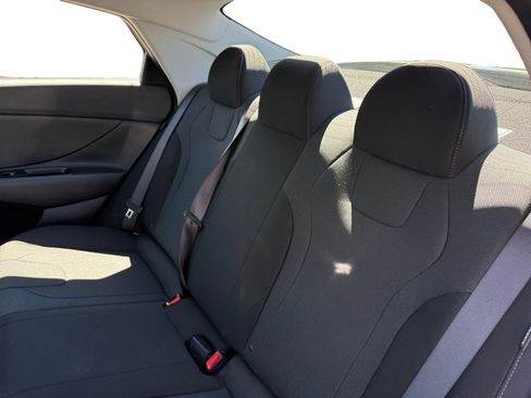 Certified 2026 Hyundai Elantra SE FWD image 16