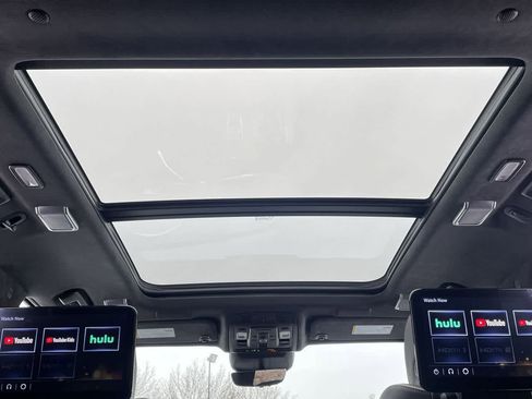 Used 2023 Cadillac Escalade V w/ LPO, ONYX Package image 22