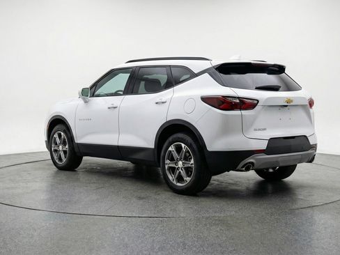 Used 2025 Chevrolet Blazer LT FWD image 6