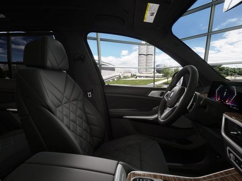 Used 2026 BMW X7 xDrive40i w/ M Sport Package image 37