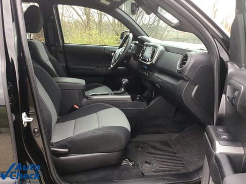 Used 2023 Toyota Tacoma TRD Off-Road w/ Advanced Technology Package image 18