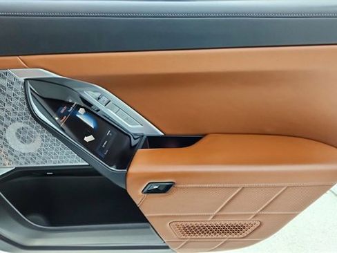 Used 2023 BMW i7 xDrive60 image 28