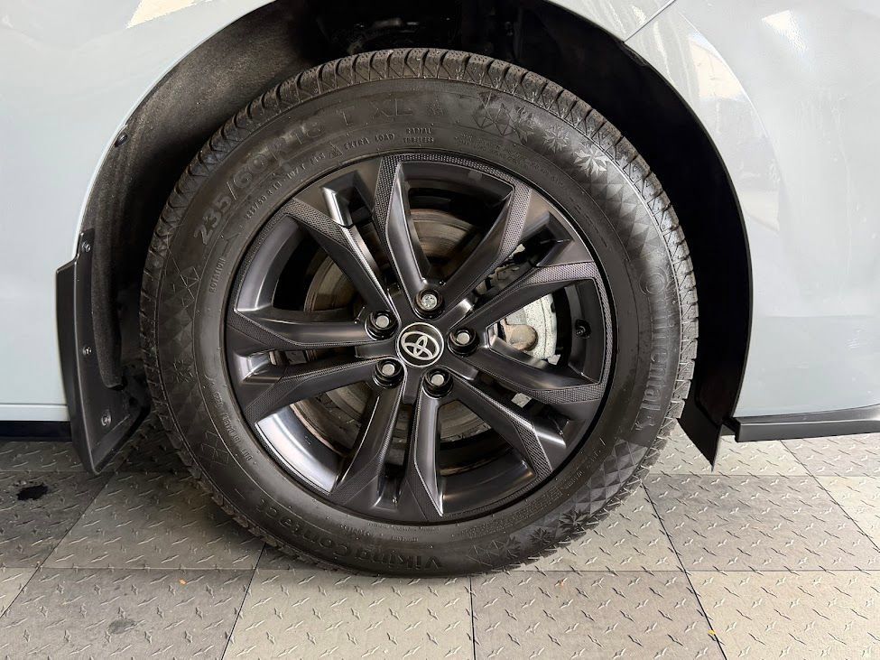 Used 2025 Toyota Sienna XSE AWD/4WD image 32