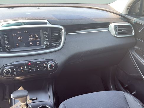 Used 2020 Kia Sorento LX AWD/4WD image 17