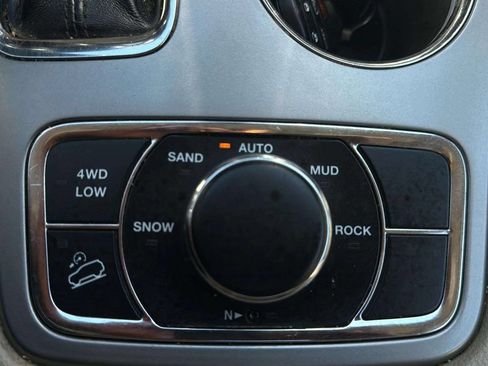 Used 2020 Jeep Grand Cherokee Limited AWD/4WD image 13
