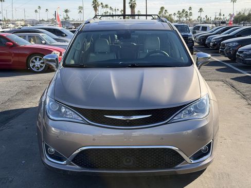 Used 2017 Chrysler Pacifica Limited image 10