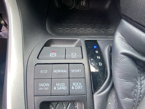 Used 2024 Toyota RAV4 LE AWD/4WD image 22