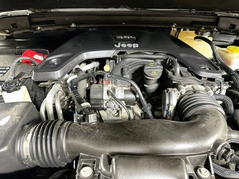 Used 2021 Jeep Wrangler Unlimited Sport AWD/4WD image 34