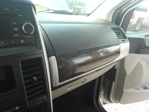 Used 2010 Dodge Grand Caravan SXT FWD image 23