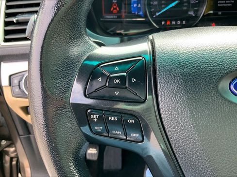 Used 2016 Ford Explorer XLT w/ Equipment Group 202A image 23