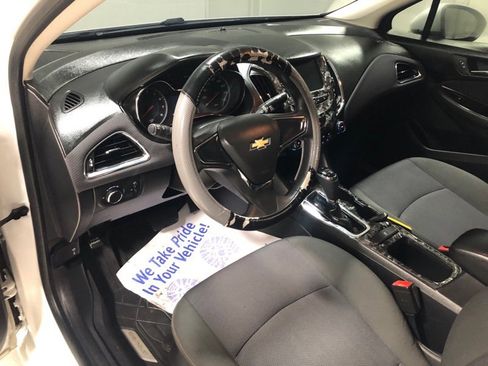 Used 2018 Chevrolet Cruze LS image 18