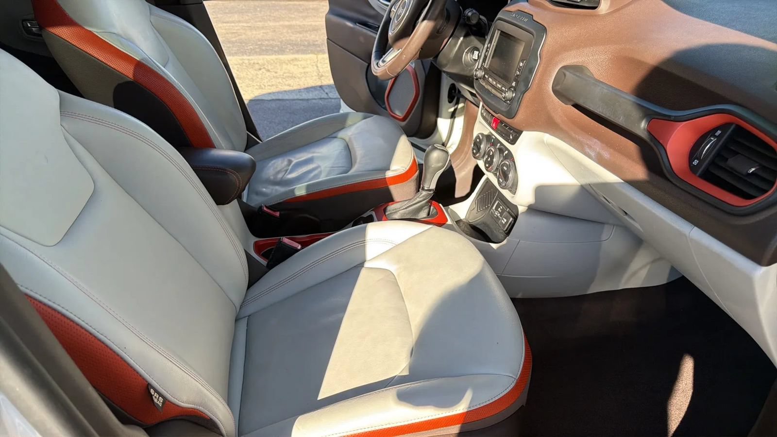 Used 2017 Jeep Renegade Limited FWD image 25