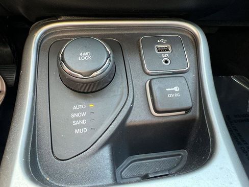 Used 2019 Jeep Compass Latitude w/ Popular Equipment Group image 22