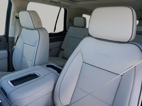 Used 2024 GMC Yukon Denali image 16
