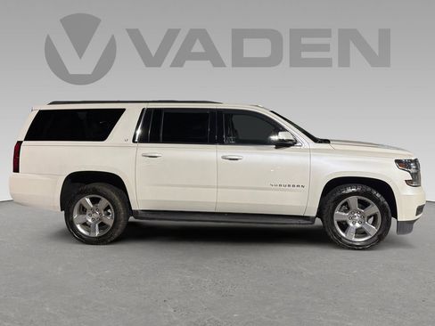 Used 2017 Chevrolet Suburban LT image 7