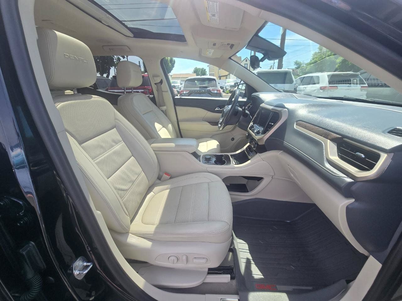 Used 2022 GMC Acadia Denali w/ Denali Ultimate Package AWD/4WD image 18
