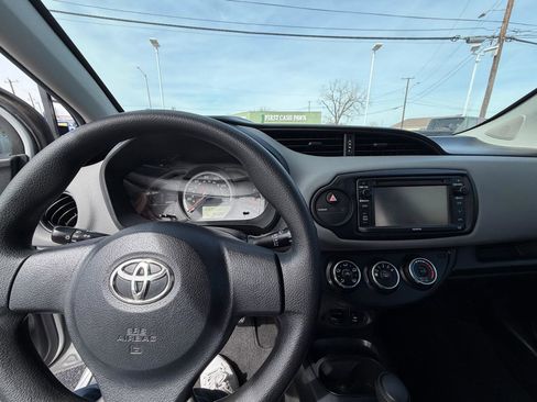 Used 2015 Toyota Yaris L image 11