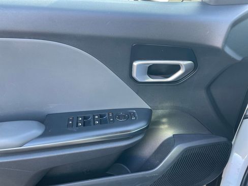 Used 2025 Kia K4 LXS image 18