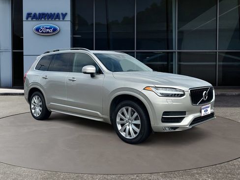 Used 2018 Volvo XC90 T6 Momentum w/ Momentum Plus Package AWD/4WD image 3
