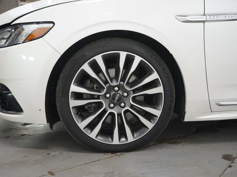 Used 2017 Lincoln Continental Reserve w/ Climate Package AWD/4WD image 27