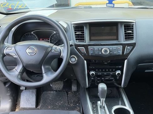 Used 2015 Nissan Pathfinder S image 14