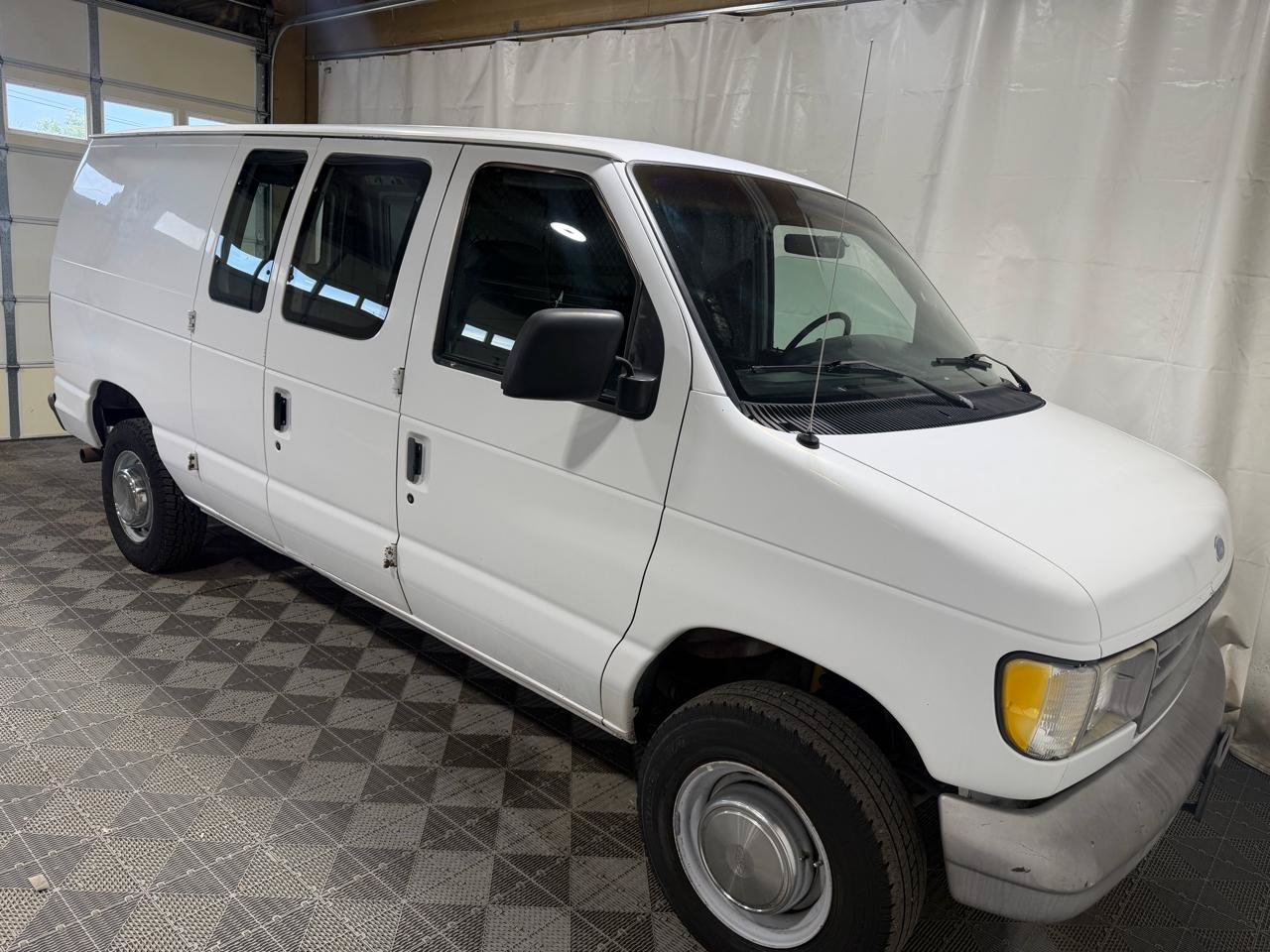 Used 1995 Ford E-250 and Econoline 250 Heavy-Duty RWD image 8