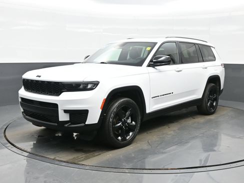 Used 2023 Jeep Grand Cherokee L Laredo image 2