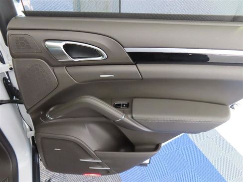 Used 2017 Porsche Cayenne Platinum Edition w/ Premium Package Plus (PJX) image 34