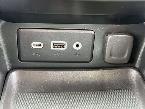 Used 2023 GMC Terrain SLE w/ Driver Convenience Package image 32