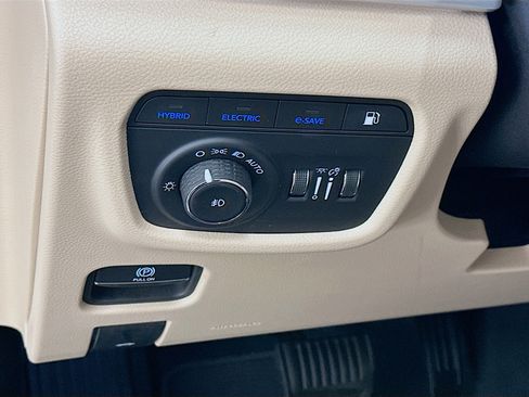 Used 2023 Jeep Grand Cherokee 4WD 4xe image 17