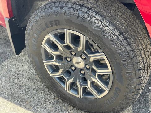 Used 2025 Chevrolet Colorado Z71 AWD/4WD image 26