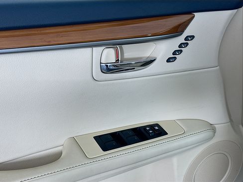 Used 2013 Lexus ES 300h w/ Luxury Pkg FWD image 15