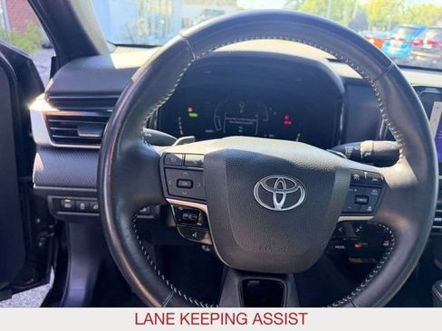 Used 2025 Toyota Camry SE FWD image 11