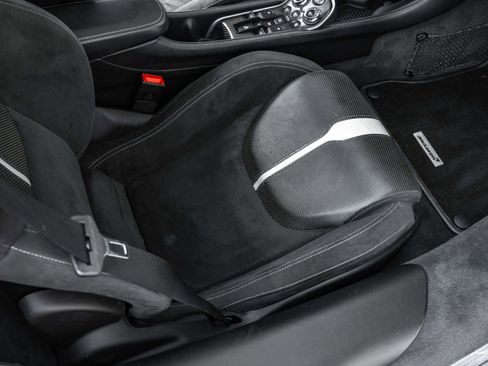 Used 2017 McLaren 570S image 24