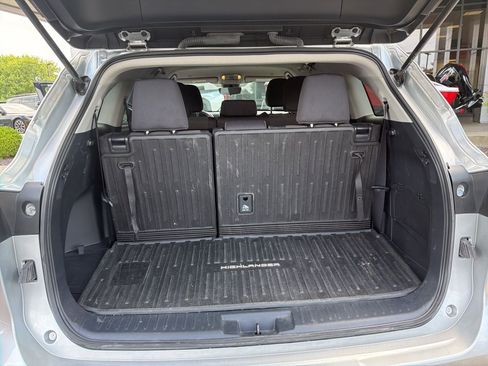 Used 2023 Toyota Highlander L FWD image 20