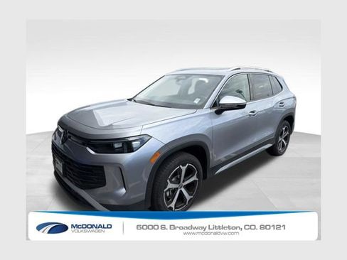 Certified 2025 Volkswagen Tiguan SE AWD/4WD image 1