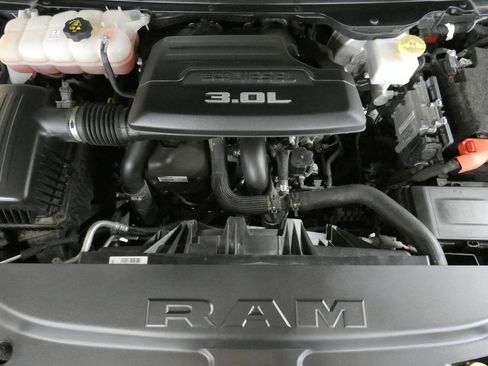 Used 2023 RAM 1500 Laramie AWD/4WD image 27
