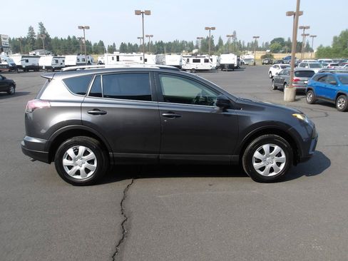 Used 2016 Toyota RAV4 LE AWD/4WD image 6