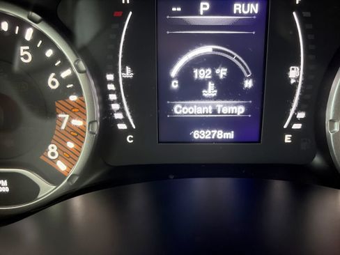 Used 2023 Jeep Renegade Latitude AWD/4WD image 12