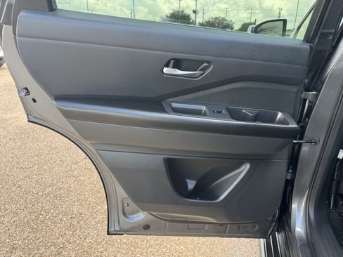 Used 2022 Nissan Pathfinder SV FWD image 24