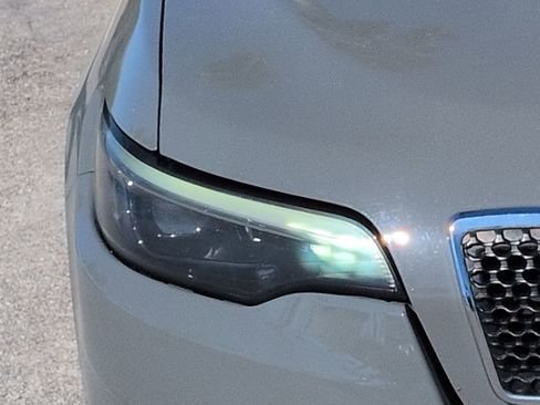 Used 2021 Jeep Cherokee Latitude Lux w/ Sun & Sound Group image 9