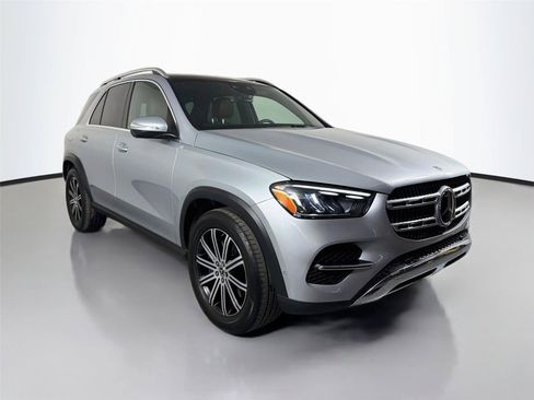 Used 2025 Mercedes-Benz GLE 450e 4MATIC image 3